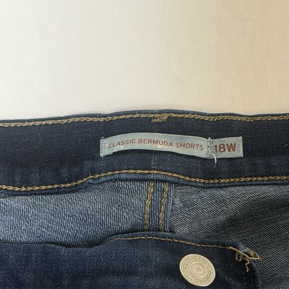 Levi’s Blue Dark Wash Cotton Blend Classic Denim Bermuda Womens Shorts Size 18W - Picture 6 of 14